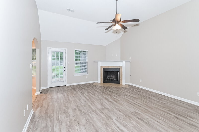 2,710/Mo, 919 Stewart Shire Cv Nesbit, MS 38651 Living Room View 2