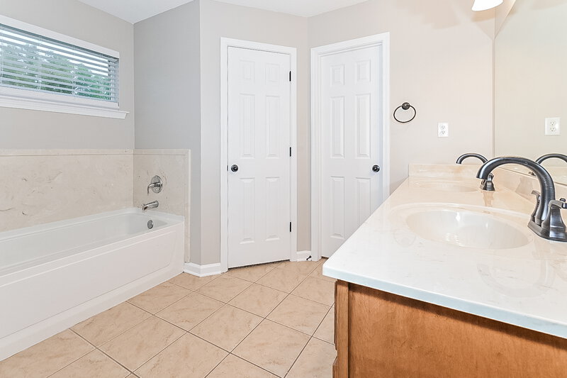 2,710/Mo, 919 Stewart Shire Cv Nesbit, MS 38651 Main Bathroom View