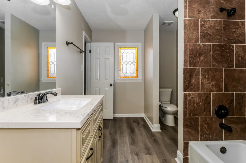 2,165/Mo, 2389 Cherry Spring Cv Cordova, TN 38016 Main Bathroom View