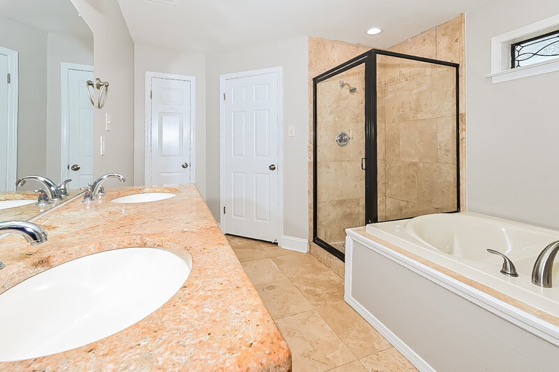 2,160/Mo, 3579 Chester Ln Memphis, TN 38119 Main Bathroom View