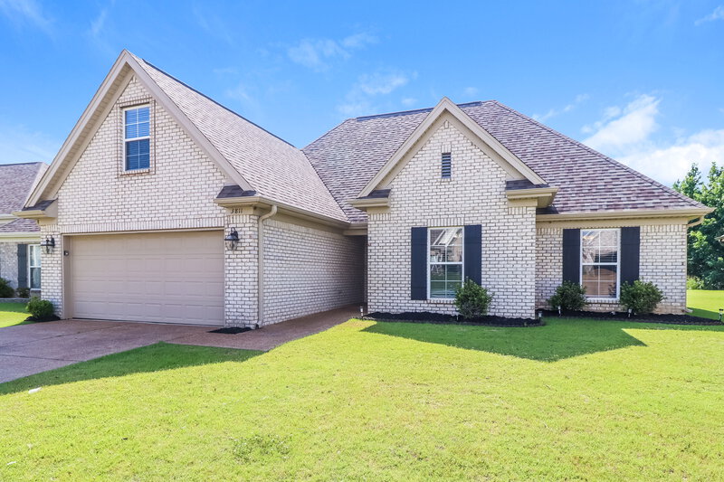 2,300/Mo, 3811 Dawnwood Cir W Southaven, MS 38672 Front View