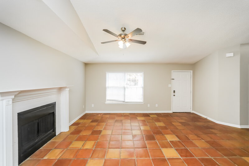 2,550/Mo, 7203 Atterbury Cir E Southaven, MS 38671 Living Room View