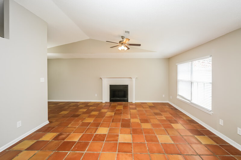2,550/Mo, 7203 Atterbury Cir E Southaven, MS 38671 Living Room View 2