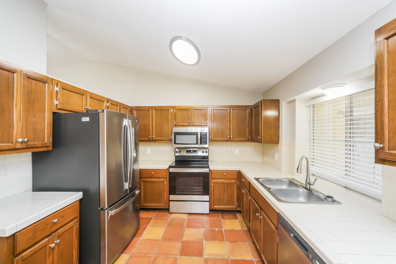 2,550/Mo, 7203 Atterbury Cir E Southaven, MS 38671 Kitchen View