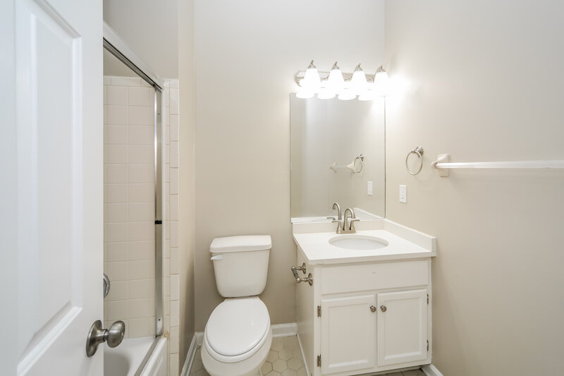 2,550/Mo, 7203 Atterbury Cir E Southaven, MS 38671 Bathroom View