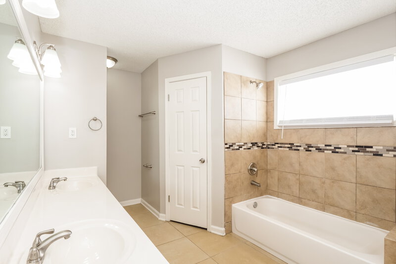 1,740/Mo, 4879 Baywood Dr Millington, TN 38053 Main Bathroom View