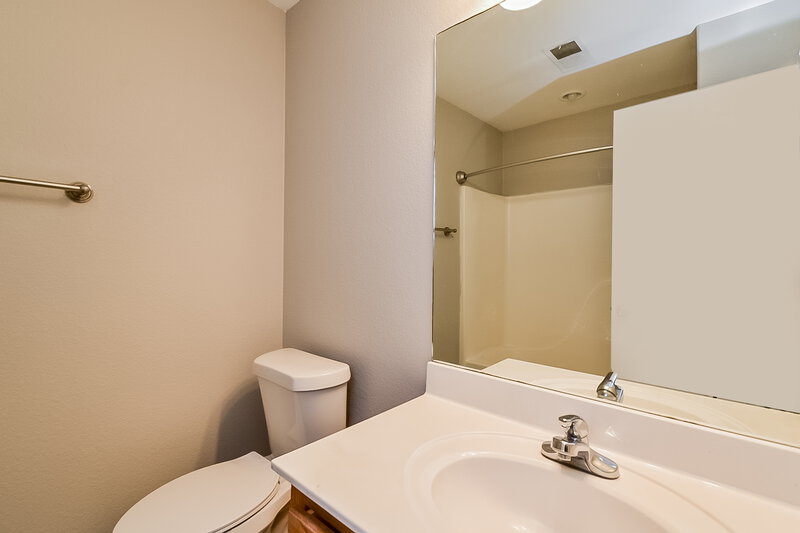 2,300/Mo, 7680 Wills Way Cir E Walls, MS 38680 Main Bathroom View