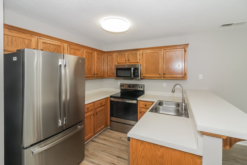 1,710/Mo, 7666 Fox Hunt Dr E Olive Branch, MS 38654 Kitchen View 2