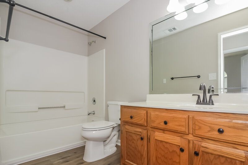 1,710/Mo, 7666 Fox Hunt Dr E Olive Branch, MS 38654 Main Bathroom View