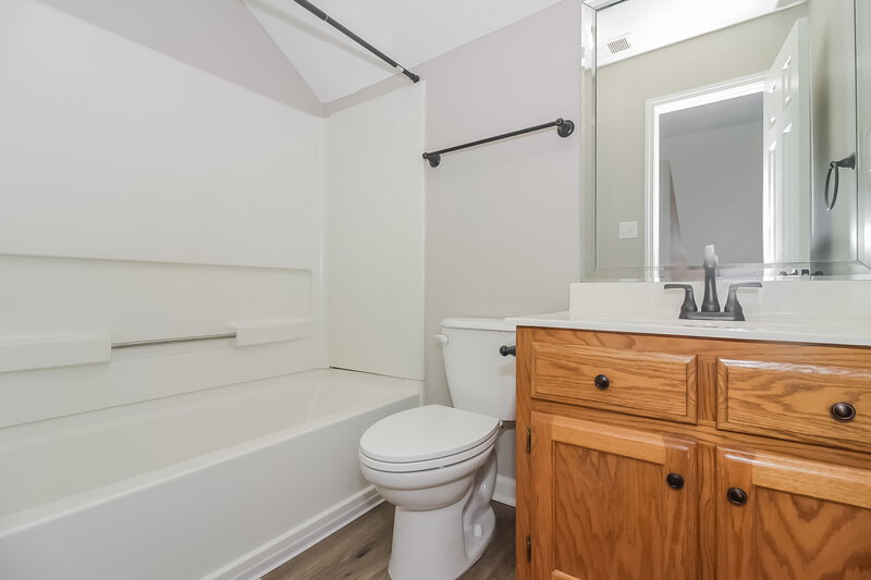 1,710/Mo, 7666 Fox Hunt Dr E Olive Branch, MS 38654 Bathroom View