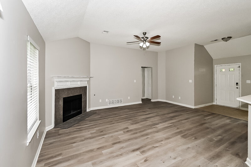 1,680/Mo, 1940 Thomas St Horn Lake, MS 38637 Living Room View