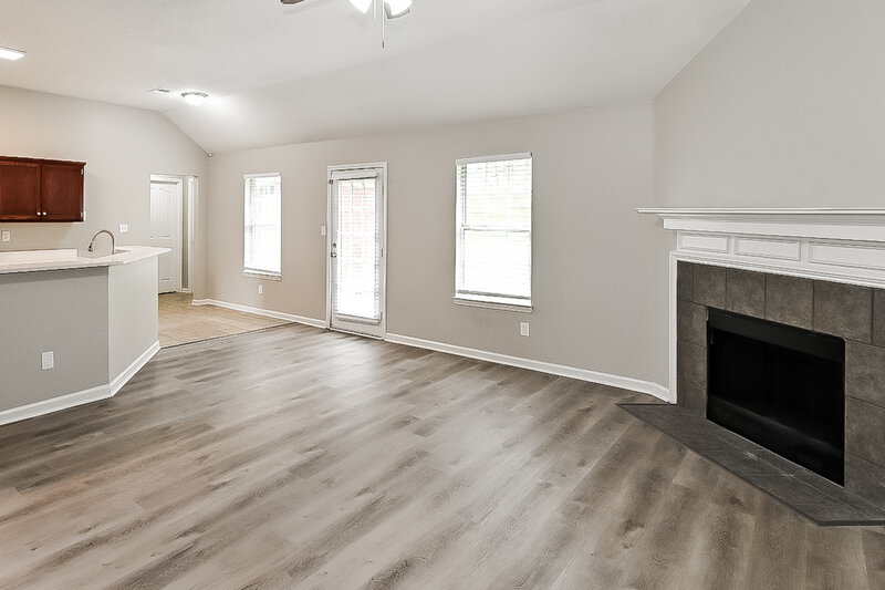 1,680/Mo, 1940 Thomas St Horn Lake, MS 38637 Living Room View 3