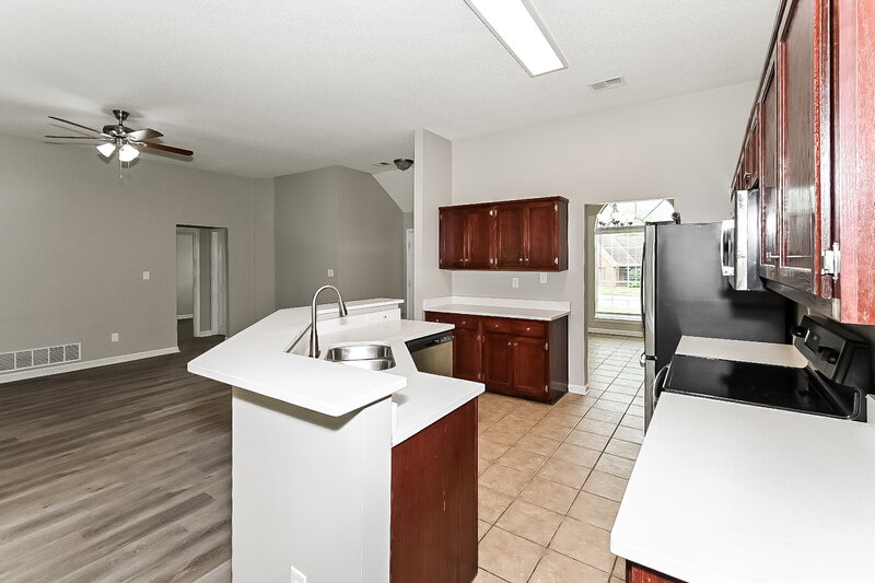 1,680/Mo, 1940 Thomas St Horn Lake, MS 38637 Kitchen View