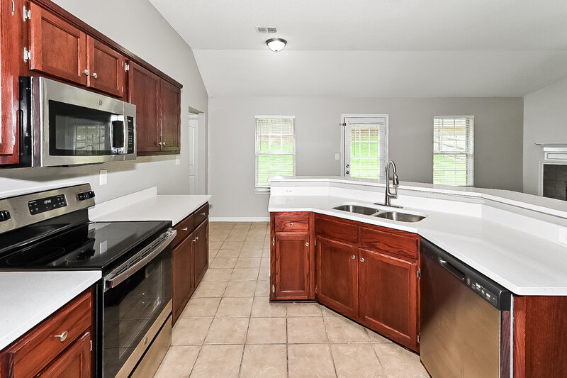 1,680/Mo, 1940 Thomas St Horn Lake, MS 38637 Kitchen View 3