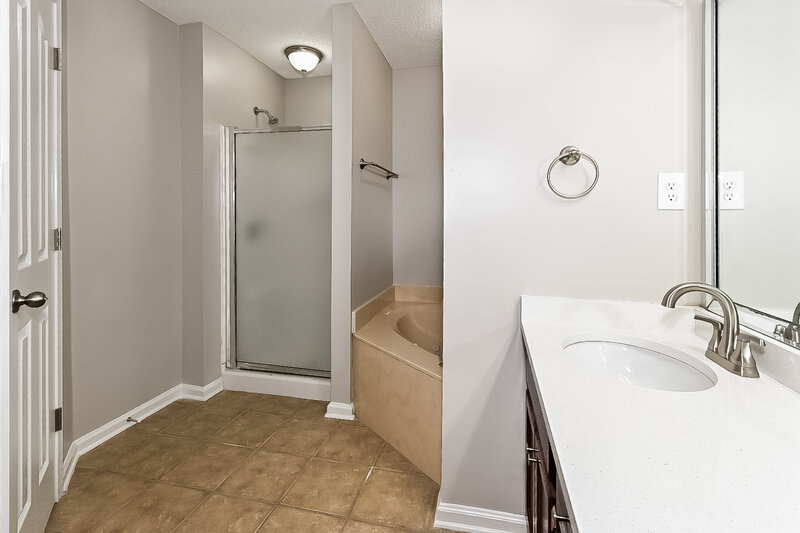 1,680/Mo, 1940 Thomas St Horn Lake, MS 38637 Main Bathroom View