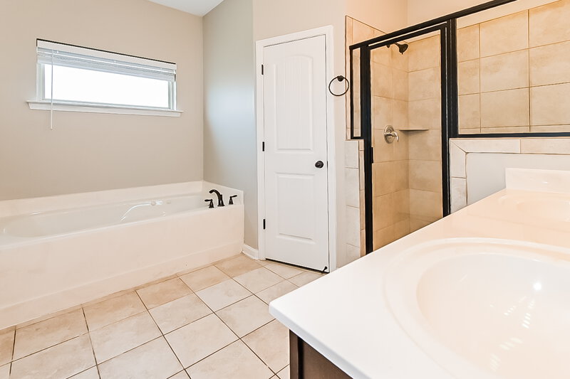 2,215/Mo, 5775 Bedford Loop W Southaven, MS 38672 Bathroom View