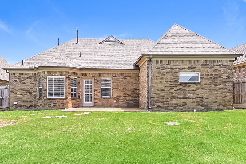 2,215/Mo, 5775 Bedford Loop W Southaven, MS 38672 Rear View