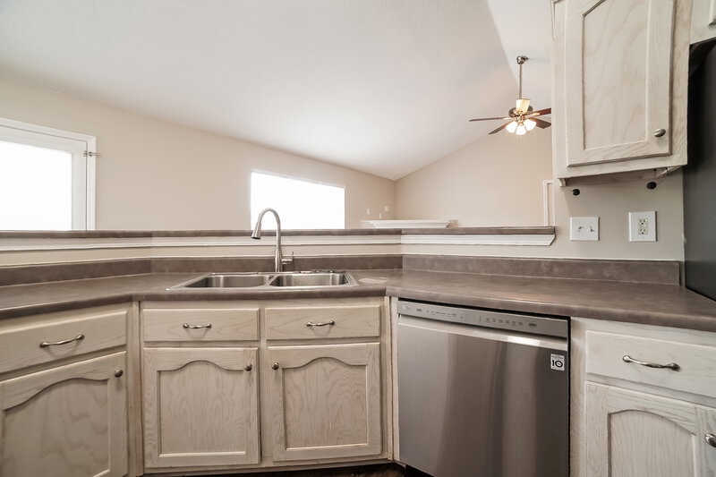 2,040/Mo, 1776 Cresent Ln Southaven, MS 38671 Kitchen View