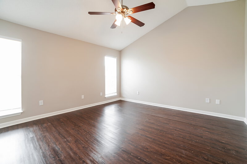 2,040/Mo, 1776 Cresent Ln Southaven, MS 38671 Main Bedroom View 2