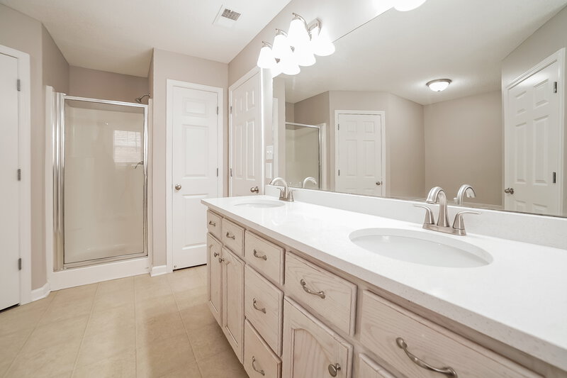 2,040/Mo, 1776 Cresent Ln Southaven, MS 38671 Main Bathroom View 2