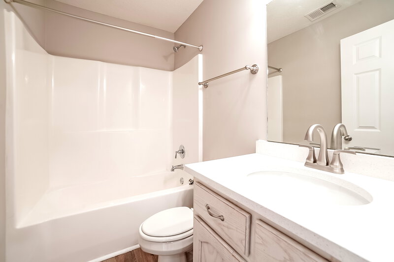 2,040/Mo, 1776 Cresent Ln Southaven, MS 38671 Bathroom View