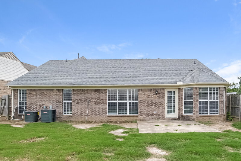 2,040/Mo, 1776 Cresent Ln Southaven, MS 38671 Rear View