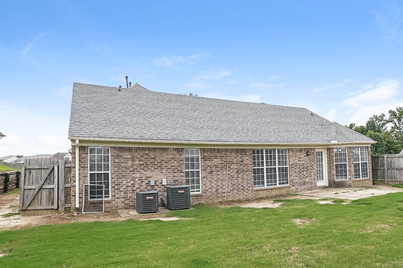 2,040/Mo, 1776 Cresent Ln Southaven, MS 38671 Rear View 2