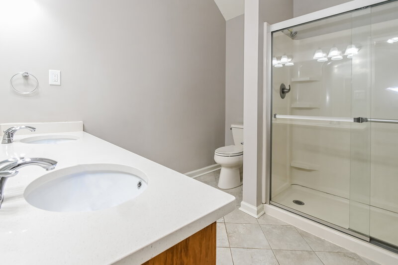 2,525/Mo, 7069 Cutter Mill Rd Memphis, TN 38141 Main Bathroom View