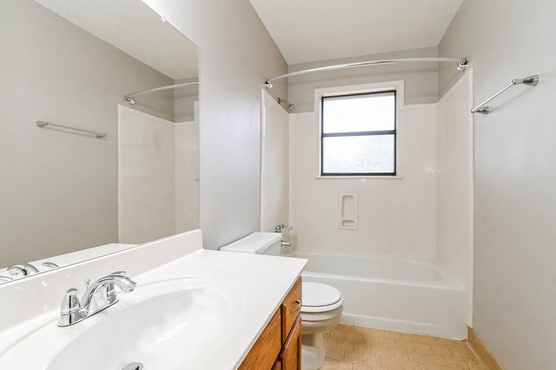 2,525/Mo, 7069 Cutter Mill Rd Memphis, TN 38141 Bathroom View