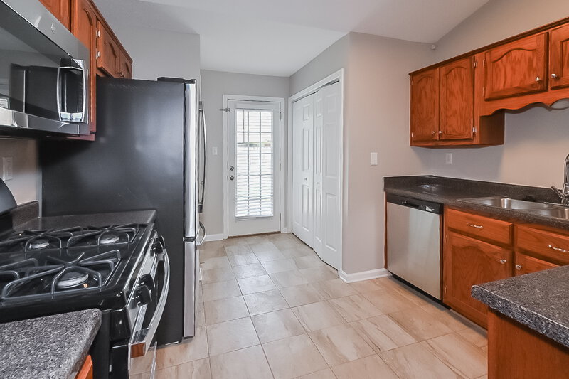 1,800/Mo, 10630 Pecan Vw Olive Branch, MS 38654 Kitchen View 2