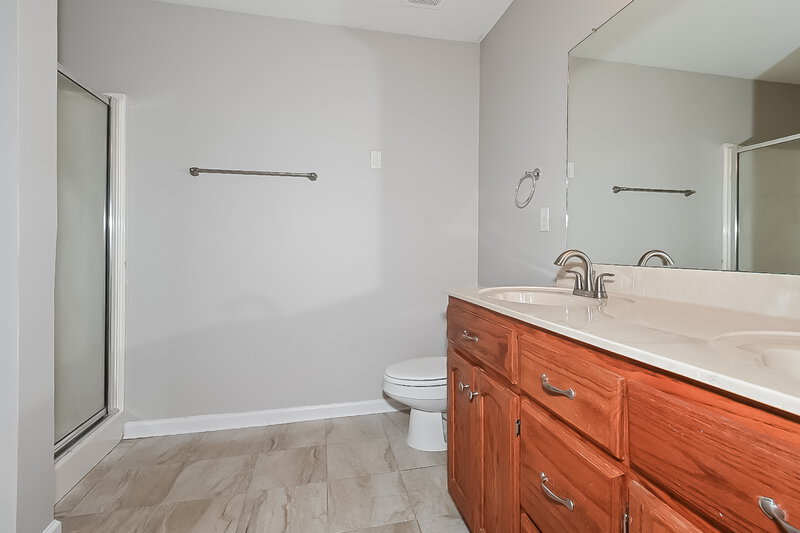 1,800/Mo, 10630 Pecan Vw Olive Branch, MS 38654 Main Bathroom View