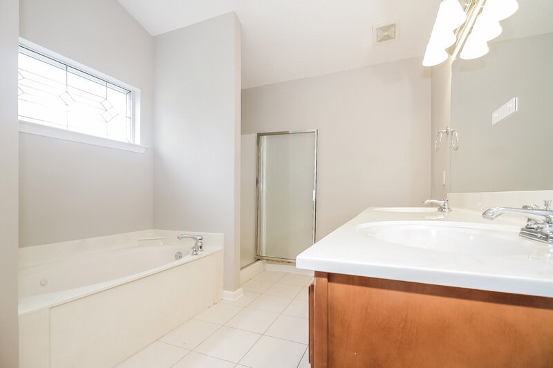 2,630/Mo, 6465 White Hawk Ln Olive Branch, MS 38654 Main Bathroom View