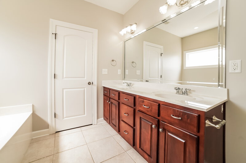 1,930/Mo, 2795 Oliver Cv Southaven, MS 38672 Main Bedroom View 3