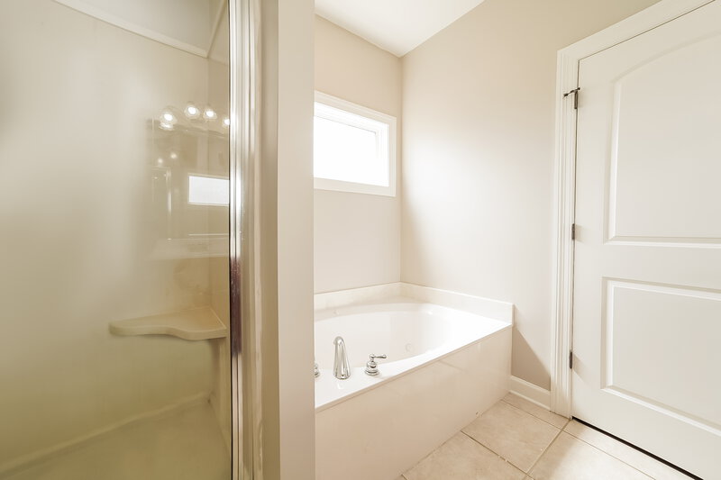 1,930/Mo, 2795 Oliver Cv Southaven, MS 38672 Bathroom View