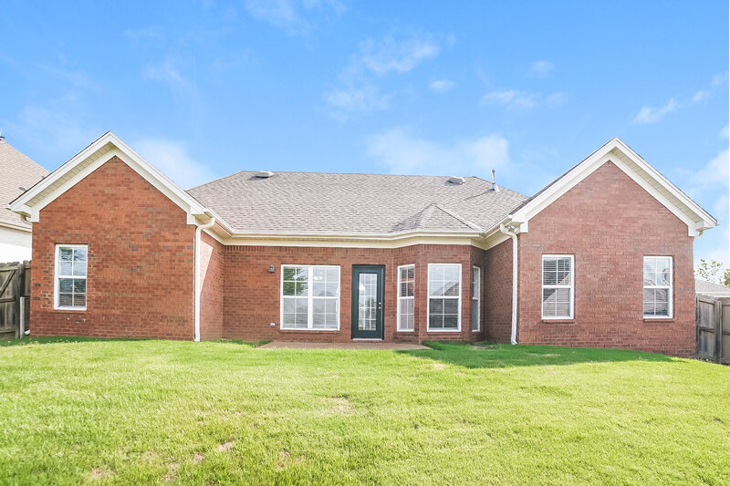 1,930/Mo, 2795 Oliver Cv Southaven, MS 38672 Rear View