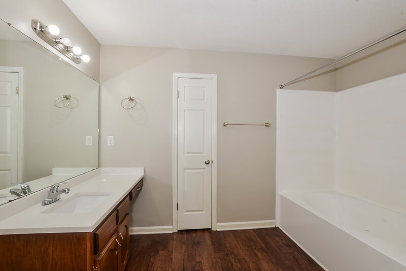 1,520/Mo, 1663 Ranmar Dr Cordova, TN 38016 Main Bathroom View