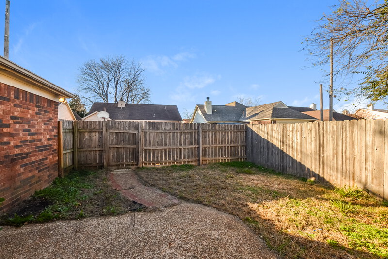 1,520/Mo, 1663 Ranmar Dr Cordova, TN 38016 Backyard View