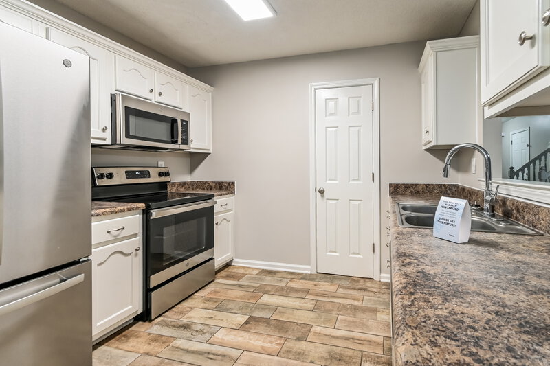 1,930/Mo, 3022 N Wren St Hernando, MS 38632 Kitchen View