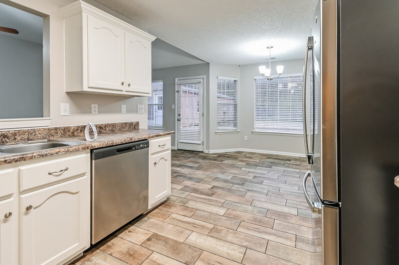1,930/Mo, 3022 N Wren St Hernando, MS 38632 Kitchen View 2