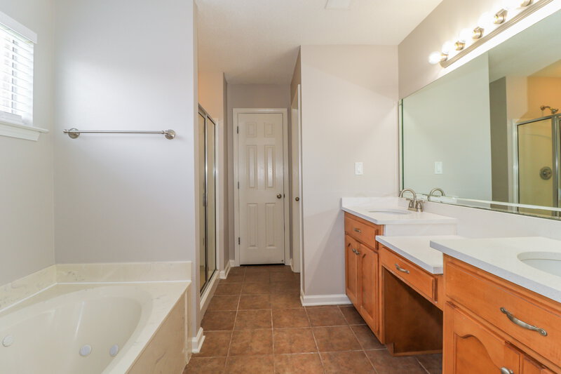 2,160/Mo, 3116 Peachtree Dr Southaven, MS 38672 Main Bathroom View