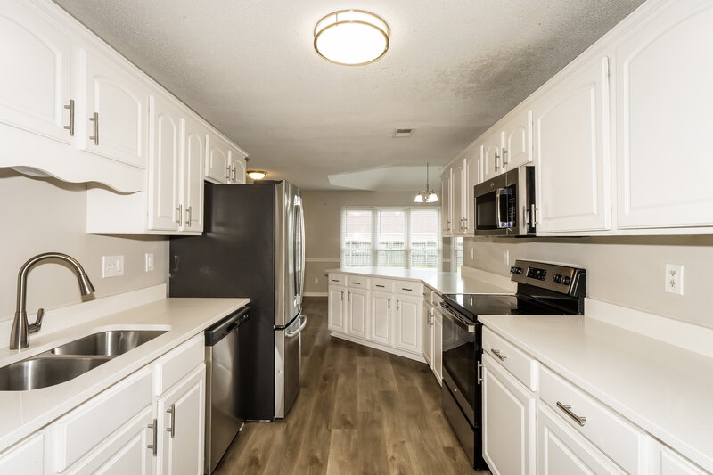 2,170/Mo, 9261 Chimneyrock Blvd Cordova, TN 38016 Kitchen View