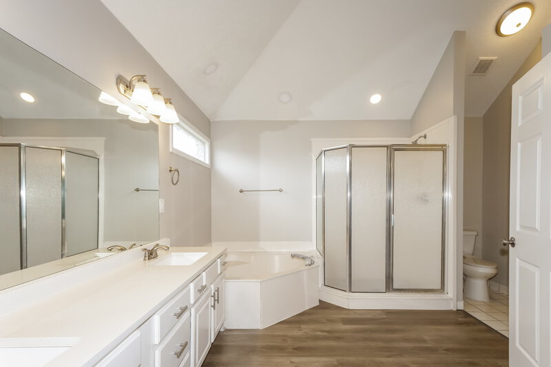 2,170/Mo, 9261 Chimneyrock Blvd Cordova, TN 38016 Main Bathroom View