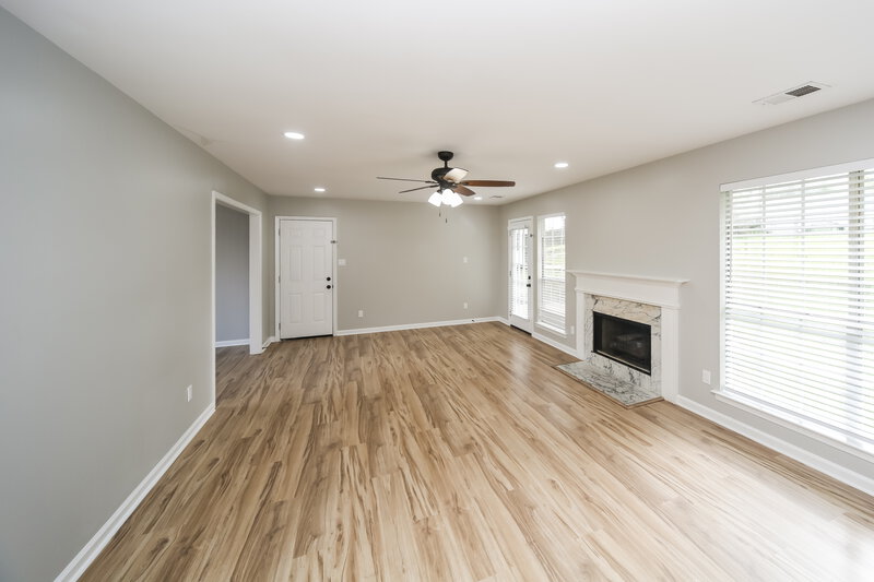 1,705/Mo, 965 Waterford Pl Southaven, MS 38671 Living Room View 3