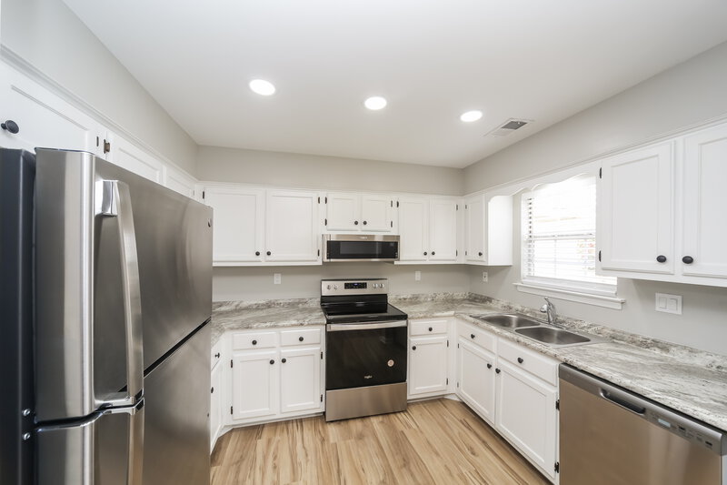 1,705/Mo, 965 Waterford Pl Southaven, MS 38671 Kitchen View