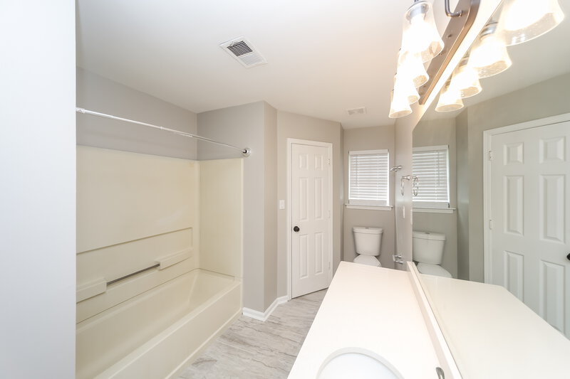 1,705/Mo, 965 Waterford Pl Southaven, MS 38671 Main Bathroom View