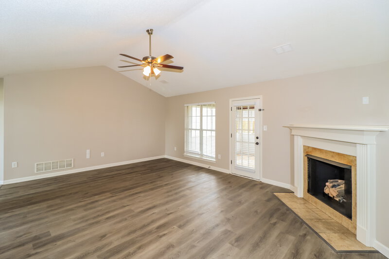 1,780/Mo, 5763 Hunters Chase Dr Southaven, MS 38672 Living Room View 2