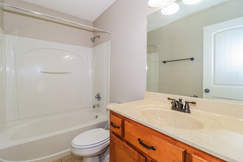 1,780/Mo, 5763 Hunters Chase Dr Southaven, MS 38672 Bathroom View