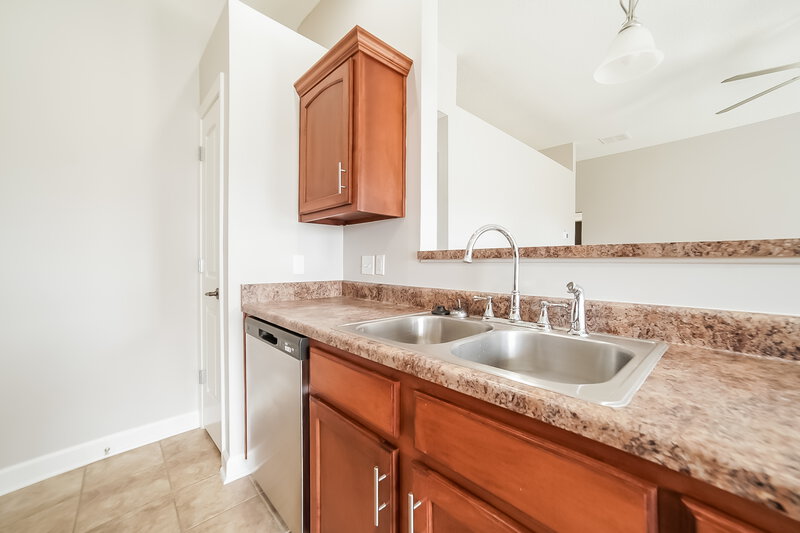 1,745/Mo, 3825 Farm Pond Cv E Southaven, MS 38671 Kitchen View 2