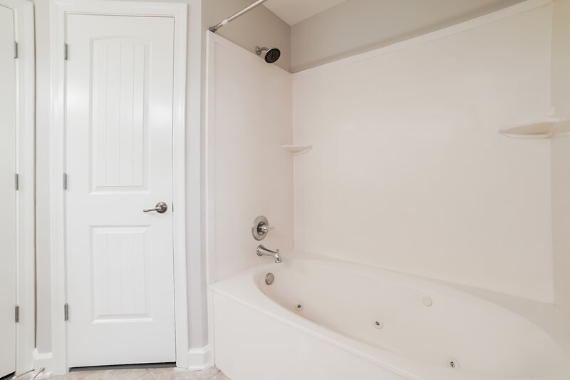 1,745/Mo, 3825 Farm Pond Cv E Southaven, MS 38671 Main Bathroom View 2