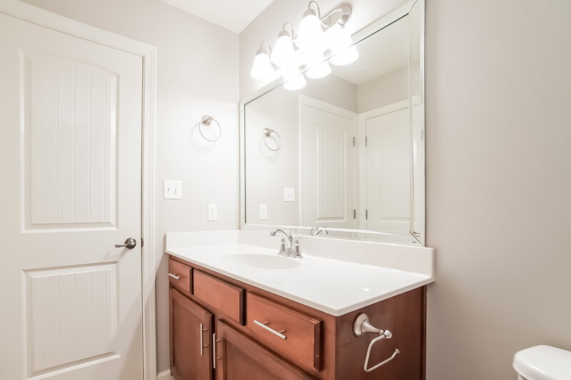 1,745/Mo, 3825 Farm Pond Cv E Southaven, MS 38671 Bathroom View